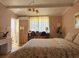 Nuçi's Place 3, cozy 1 bedroom apartment with balcony near Bllok
