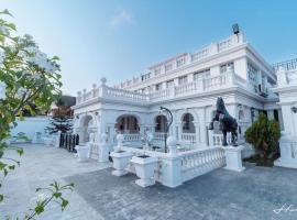 Spacious Antique Mansion, East Legon, hotel in Accra
