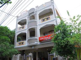 Nanda Mohan Homestay- Luxury AC Apartment close to Alipiri Gate and Buldana Urban Bhakt Niwas, hotel in Tirupati