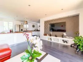 Fully equipped apartment with pool and garden