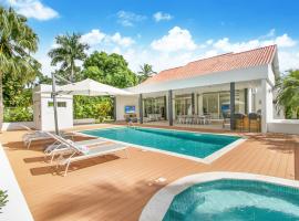 Private Two-Storey Casa de Campo villa with pool, jacuzzi and golf cart，拉羅馬納的小屋