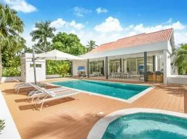 Private Two-Storey Casa de Campo villa with pool, jacuzzi and golf cart