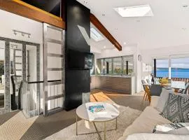 Central Style - 3 Bedroom Townhouse with Lakeview