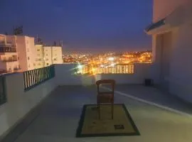 Grand appartement Avec Grand Terasse Vue Panoramique a Ennasr - Internet Fibre - Service Navette