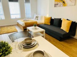 Luxury Studio Apartment, luxury hotel in Luton