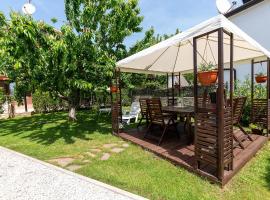 Beautiful Apartment Fratta with garden in Tar, apartment in Frata