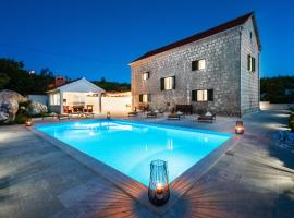 Villa Sion peaceful villa with private pool and stunning mountain view, hotel with parking in Dubrava