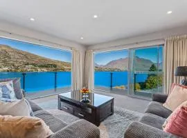 Lakefront Penthouse Apartment with 270-degree view