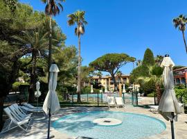 BERGERIE PLAGE 5p accés direct plage piscine clim balnéo jardin méditerranéen, hotel com acessibilidade em Hyères