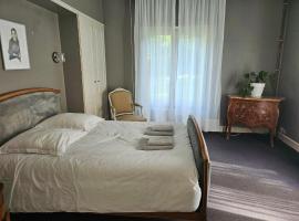 Grande chambre à 2 pas de la mer et à 10 minutes de Brest – obiekt B&B w mieście Guipavas