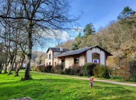 Ostal Scrignac - G&icirc;te d'&eacute;tape de la Gare, Gasthaus in Scrignac