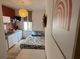 Studio calme plein centre, hotel a Niort
