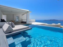 Spectacular 1BR Suite with Private Pool, khách sạn ở Imerovigli