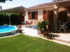 THIERRY, Bed & Breakfast in Fréjus