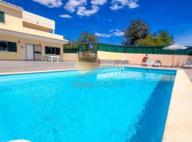Villa Pedro by Sunny Deluxe, hotel with pools in Albufeira