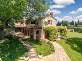 Little Owl Estate - Authentic Istrian Stone Villa, hotel a Bačva