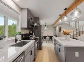 Joyful Kirkland Home, Near Beach, Hot Tub & AC
