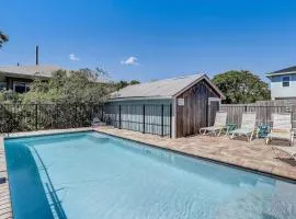 South Beach Cabana Up (Private Front Deck, Pool, Steps from the Beach)