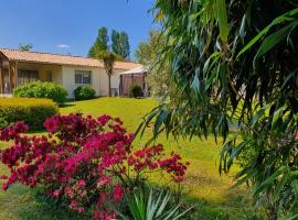 Gîte de l'Aiguille, casa de campo em Oeyreluy