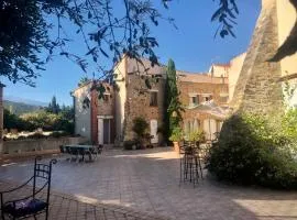 "MAS TRAMONTANE "chambres d'hôtes et studio avec piscine dans parc arboré