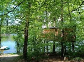 Les cabanes au bord du lac