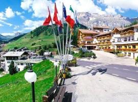 Dolomites Base Camp Hotel Olympia, hotel em Arabba