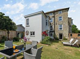 3 Bed in Ventnor 89972, hotel with parking in Niton