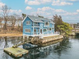 Waterfront Escape - The Views!, cottage in Gloucester