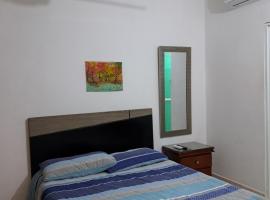 Arriendo habitaciones amobladas con aire acondicionado, hotel in Montería