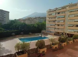 luxury homes Marbella sun beach and pool