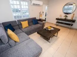Luxury Retreat with Private Jacuzzi and Mountain Views FREE Parking
