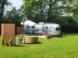 Amerikaanse Airstream caravan met hottub