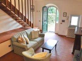 Montecasciano Rosa, hotel with parking in Capranica