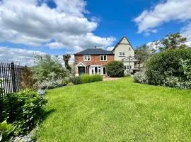 Cosy Coastal 2-Bedroom Cottage with Hot Tub and Log Burner