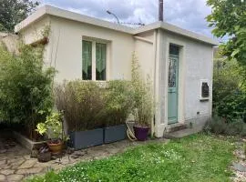 Jolie petit studio indépendant lumineux de 13m2 dans un écrin de verdure