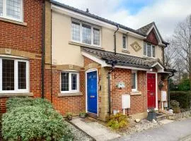 Knaphill - 2 Bedroom Terrace House - With Garden