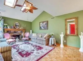 French-Inspired Townhome 9 Mi to Saratoga Springs!