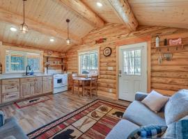 Woodsy Cabin Near Kenai River Great for Anglers!, feriebolig i Soldotna