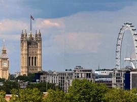 Central London Spectacular riverview two bedroom Luxury designer apartment-AC-Parking-WIFI-2 bathrooms g-, hotel a Londres