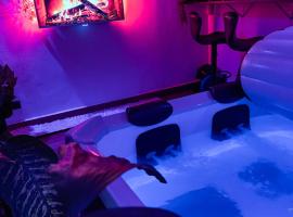 SPAYA JACUZZI centrum apartment - with home cinema & private parking, hotel spa a Kosice