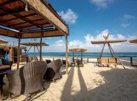 RUSTICO LOUNGE-Property in front of the beach