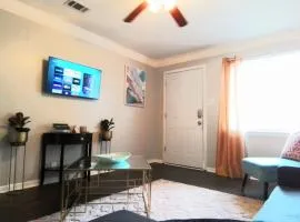 Cheeful, 2bed x 1bath Brick House