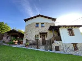 Apartamentos Rurales La Caviana