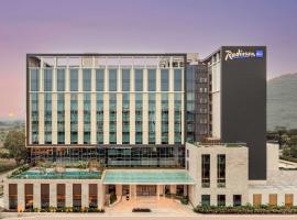 Radisson Blu Hotel & Spa, Nashik, отель в городе Насик