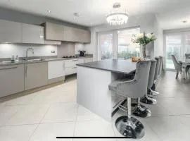 Luxury Durham Home in DH1, Free Parking, No Fees