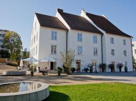 Hotel im Schlosspark, хотел в Базел