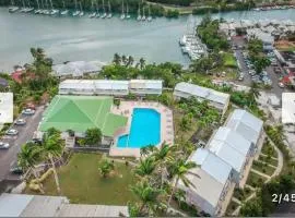 Duplex piscine vue imprenable Marina du Gosier avec citerne