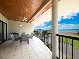 Whitsunday Beachfront Apartment on Coral Esplanade, hotel in Cannonvale