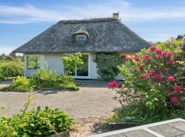 Cozy Farmhouse With Fantastic Surroundings,, holiday home in Farsø