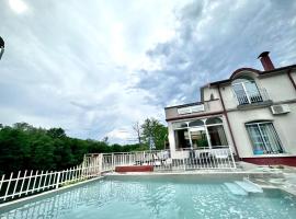 Villa paradise with pool and Direct Beach on River Una, hotel with parking in Bosanski Novi